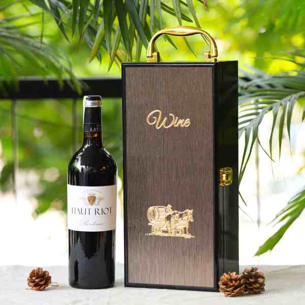 Rượu vang Pháp Bordeaux AOP Haut-Riot 2018 kèm hộp gỗ sơn mài xám